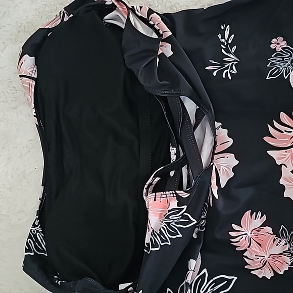 Walkonbeach Pink Floral Scoop Back Crossover One Piece Swim Suit, Size XL - Picture 4 of 6